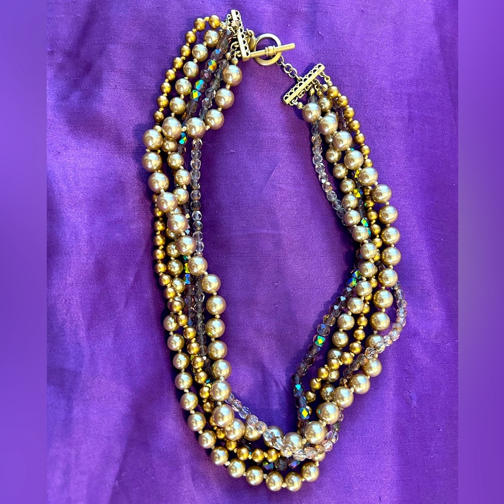NWOT Strand of pearls/ crystals necklace
